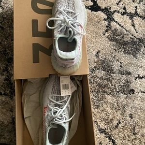 Yeezy blue tint (9/10)